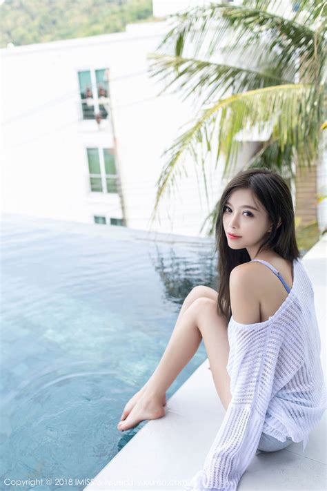 习近平同出席纪念大会的各国嘉宾登上天安门城楼